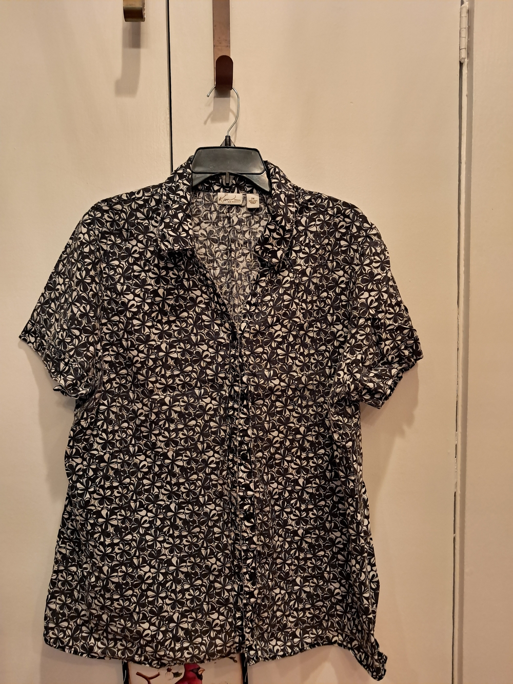 Kim Rogers Black and White Floral Button-Down Shirt